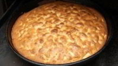 шарлотка с замороженными яблоками