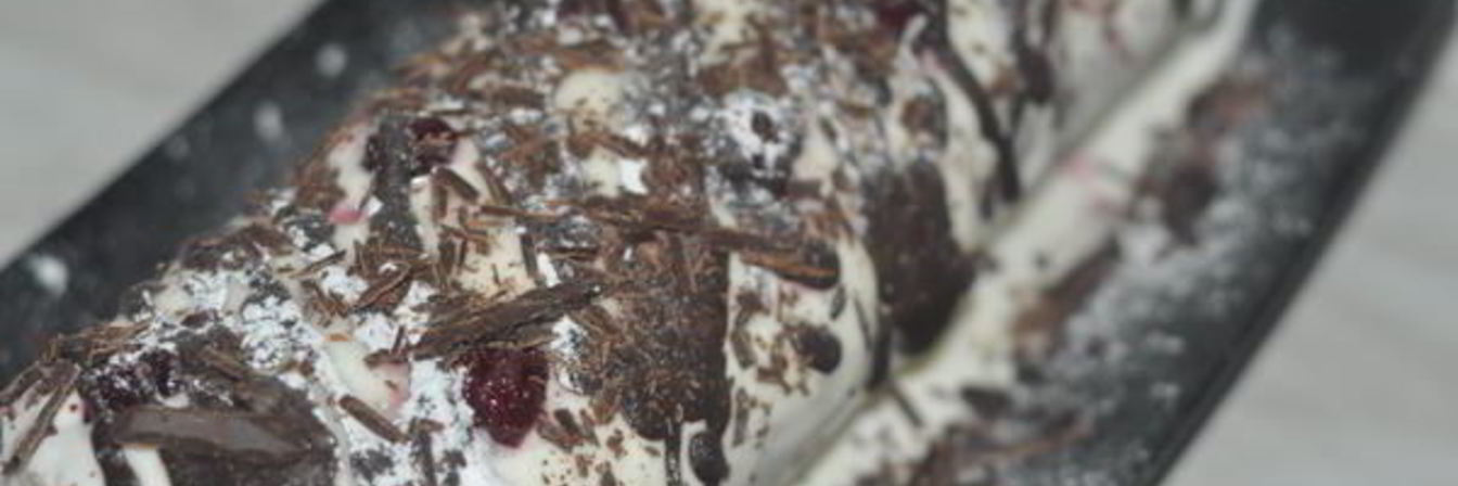 Шоколадно-вишневый рулет