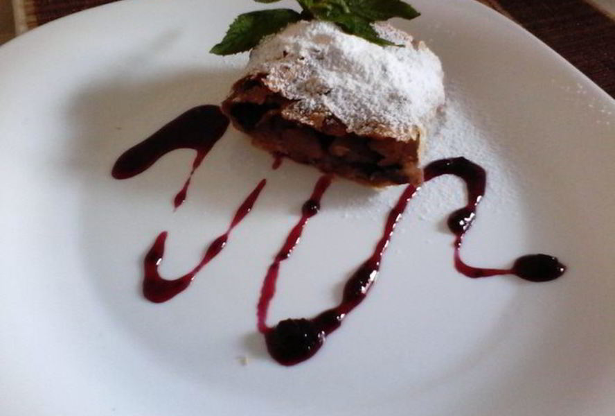 Постный яблочный штрудель