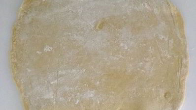 штрудель с лососем, фасолью и рикоттой