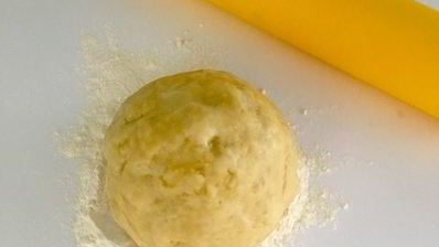 штрудель с лососем, фасолью и рикоттой