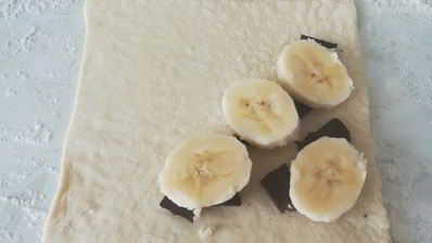 слоеные конвертики с бананово-шоколадной начинкой