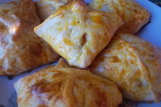 Слоеные конвертики с персиком