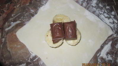 слойки с бананом и шоколадом