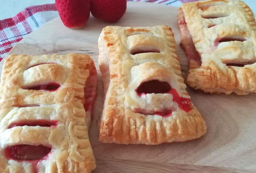 Слойки с клубникой