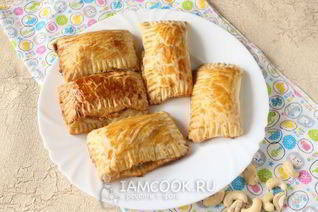 Слойки с орехами