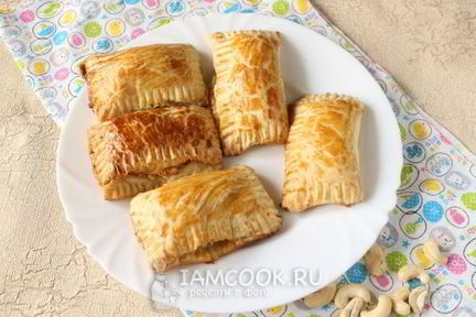 Слойки с орехами