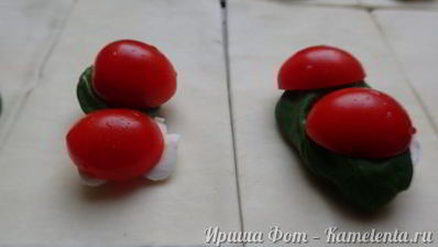 слойки с томатами и моцареллой