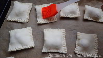 слойки с томатами и моцареллой