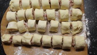 слойки с ветчиной и моцареллой