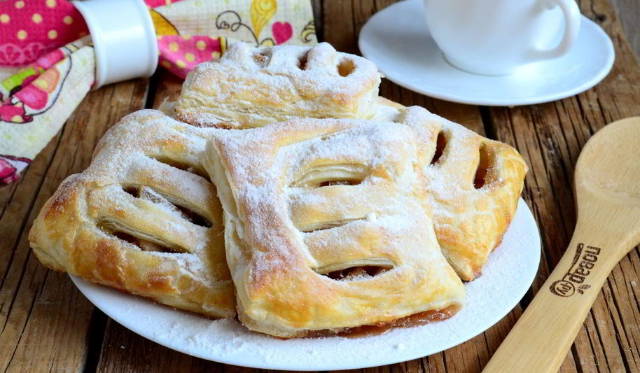 Рецепт сочных слоек с яблоками