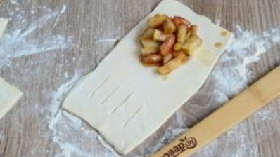 сочные слойки с яблоками