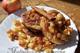 Сырники под яблочным чатни с орехами