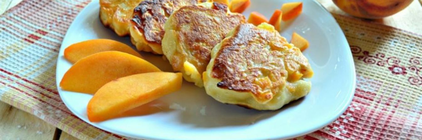 Сырники с персиками