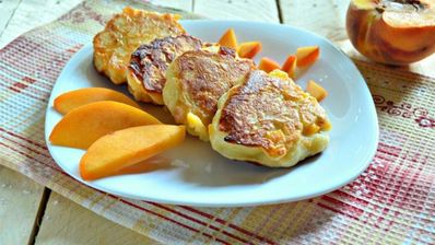 сырники с персиками