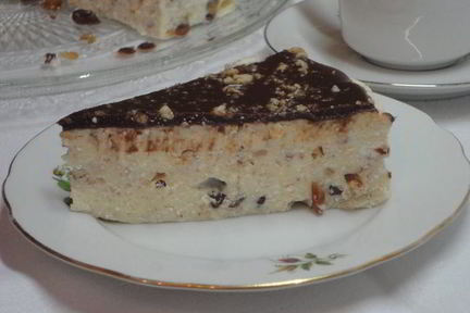 Творожник с орехами и изюмом