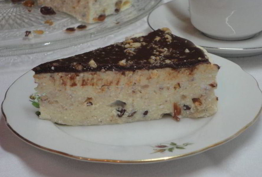 Творожник с орехами и изюмом