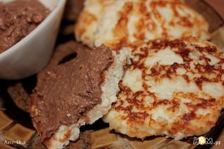 Ванильно-апельсиновые сырники с ореховой пастой