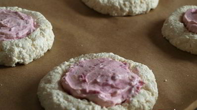 запеченные сырники с ягодно-кремовой начинкой