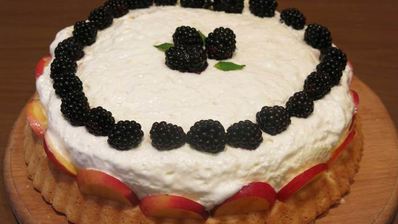 бисквитный торт с ежевикой и мятным кремом шибуст