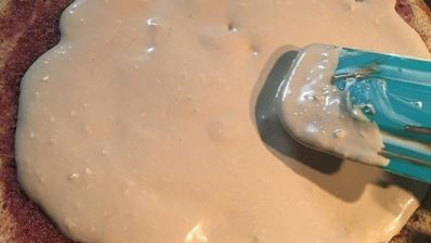 бисквитный торт с меренгой и арахисом