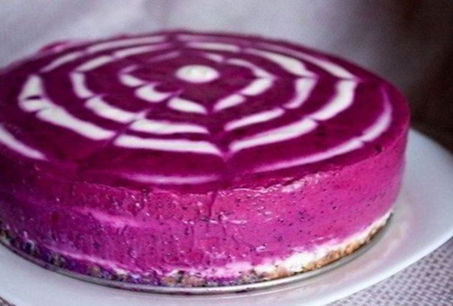 Чернично-финиковый торт без выпечки