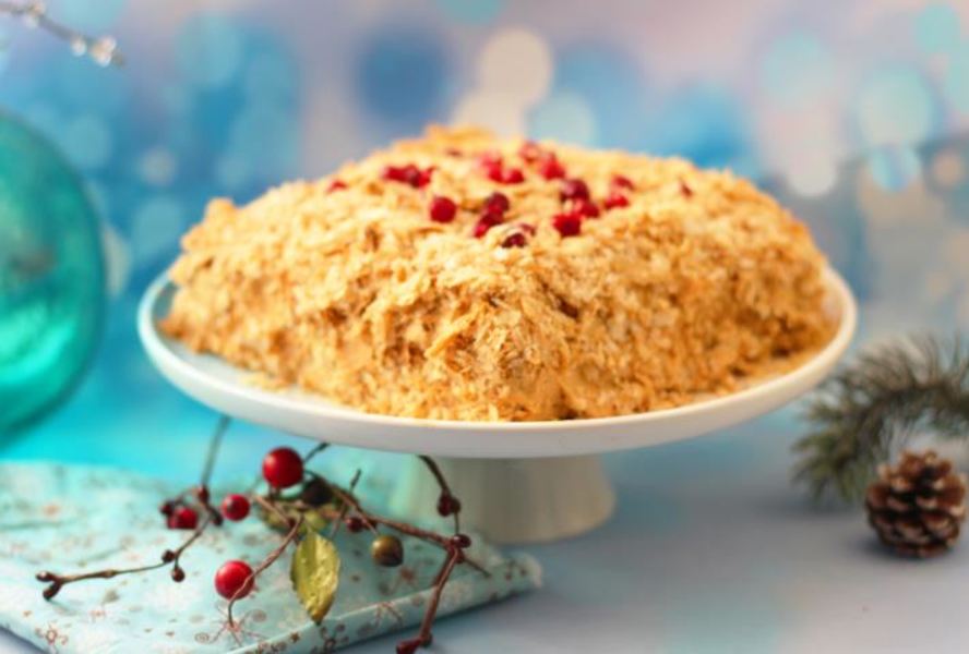 Наполеон с заварным кремом и брусникой