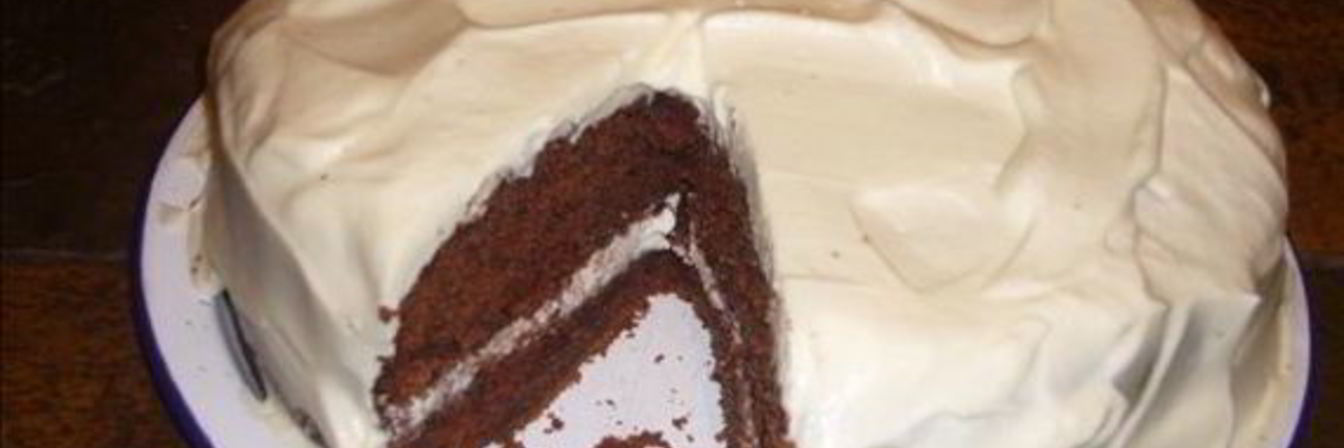 Шоколадный торт с белым кремом