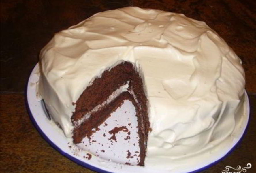 Шоколадный торт с белым кремом