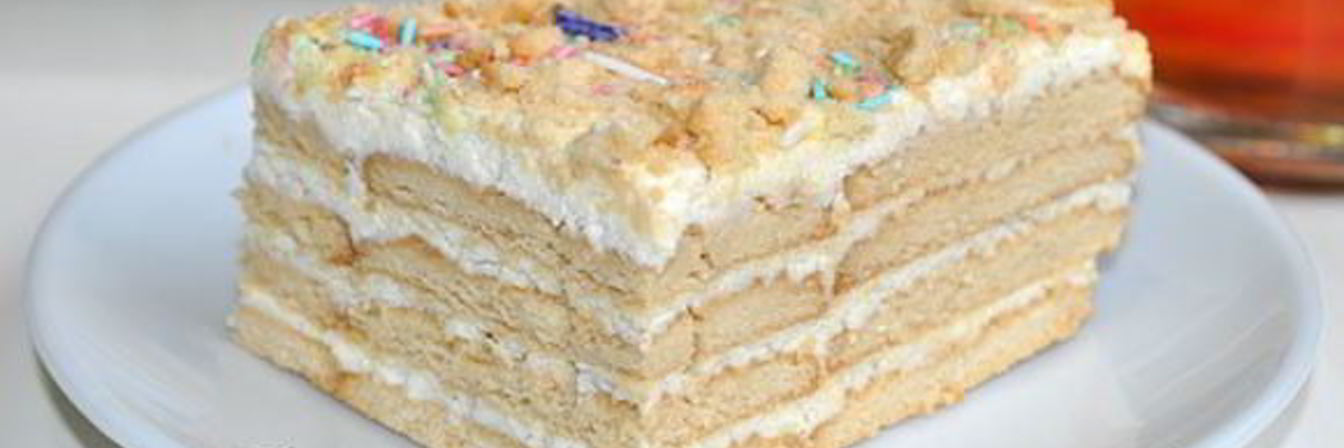 Торт без выпечки из печенья с кремом