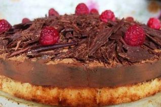 Торт Малиновый купол с шоколадным крем-муссом