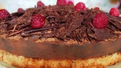 торт малиновый купол с шоколадным крем-муссом