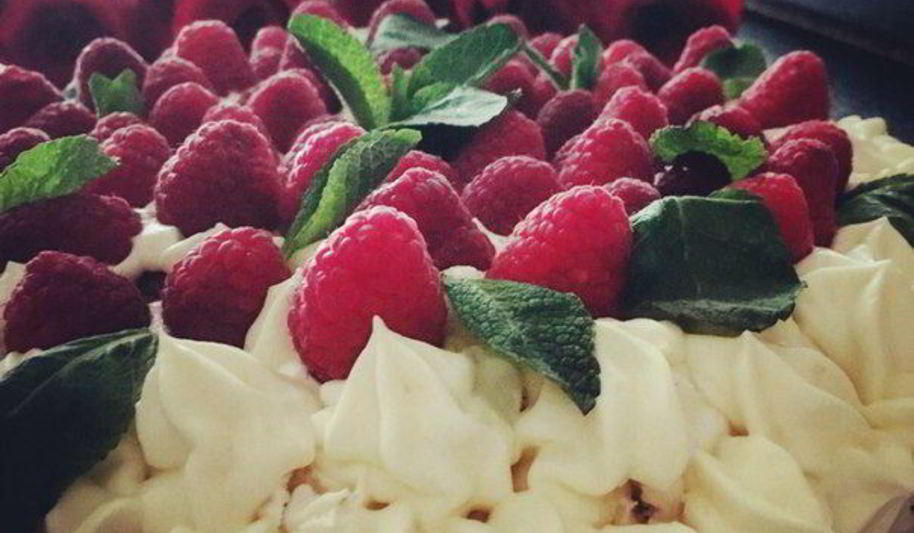 Рецепт торта с малиной и сыром