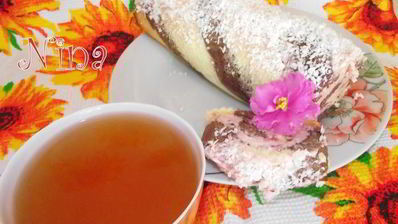 вишневый полосатый рулет