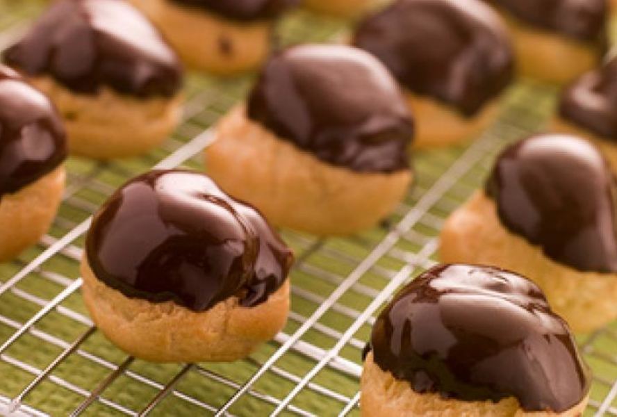 Профитроли с начинкой пралине