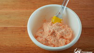 профитроли с пармезаном и муссом из форели