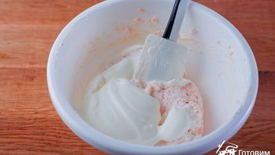 профитроли с пармезаном и муссом из форели