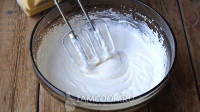 торт из профитролей со сметанным кремом