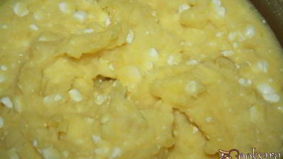 картофельная запеканка с говяжьим фаршем, пекинской капустой, кабачками и сыром сулугуни