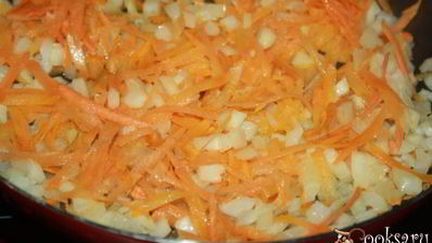 картофельная запеканка с говяжьим фаршем, пекинской капустой, кабачками и сыром сулугуни