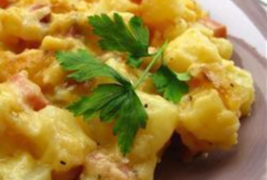 Картофельная запеканка с колбасой