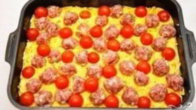 картофельная запеканка с мясными шариками