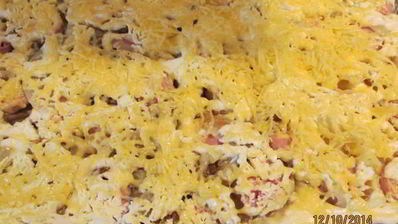 картофельная запеканка с сосисками и грибами