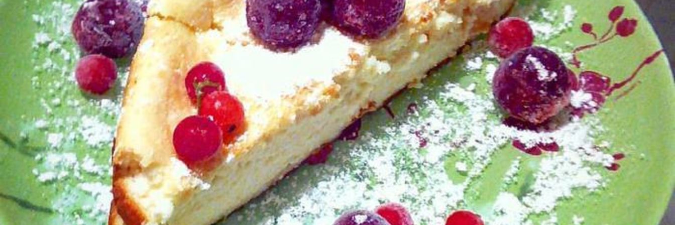 Нежная творожная запеканка с ягодами