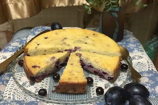 Творожная запеканка с черной смородиной