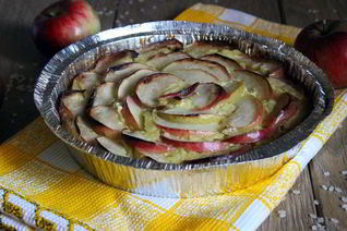 Творожно-рисовая запеканка с яблоками и ягодами годжи