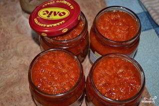 Аджика острая с яблоками