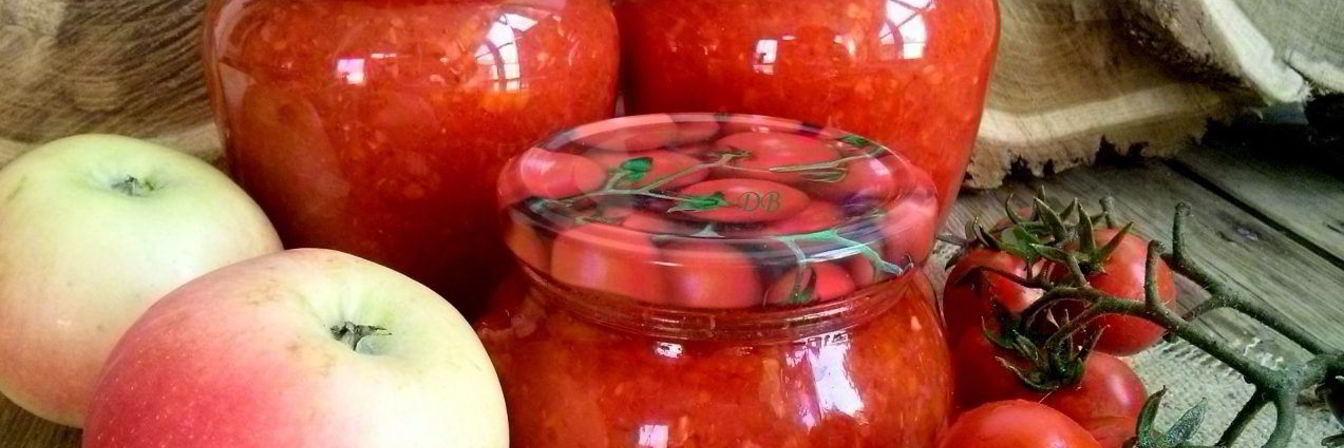 Аджика с морковкой и яблоками