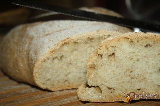 Ароматный хлеб с цельнозерновой мукой и сухой кавказской аджикой ночного брожения