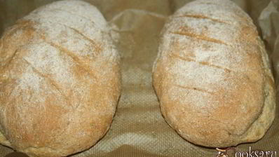 ароматный хлеб с цельнозерновой мукой и сухой кавказской аджикой ночного брожения